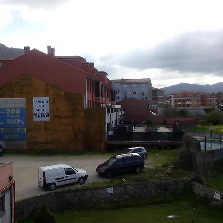 De Llanes